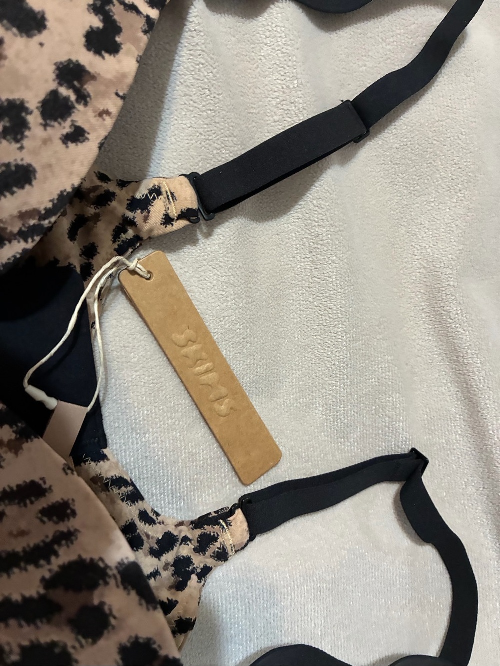 SKIMS Leopard Print Molded T-Shirt Bra in Beige & Black - Picture 2 of 4